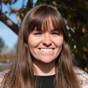 headshot of 恩典Kuraska