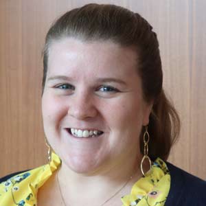 headshot of 莎拉·斯奈德