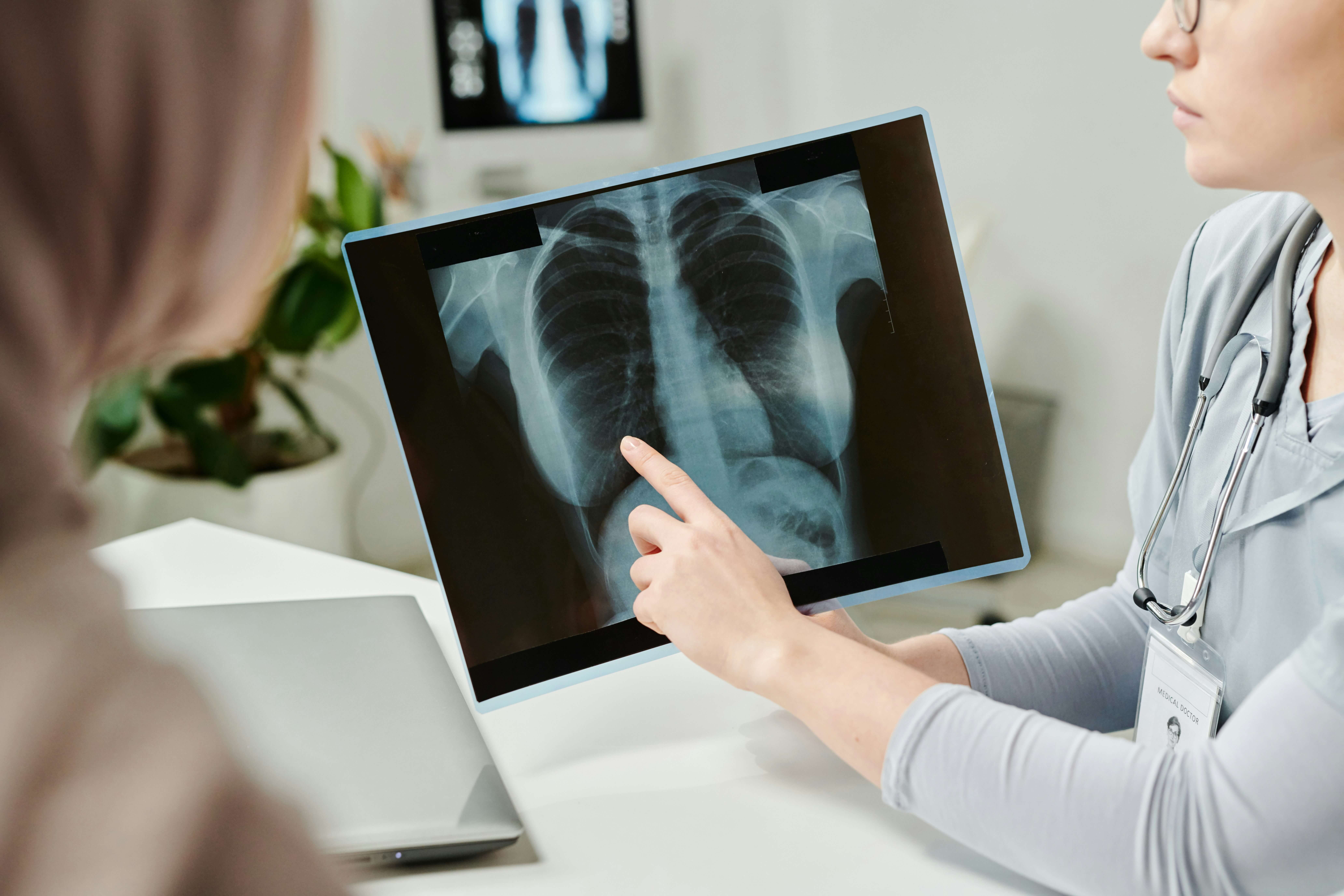 Differences between radiography and radiology programs
