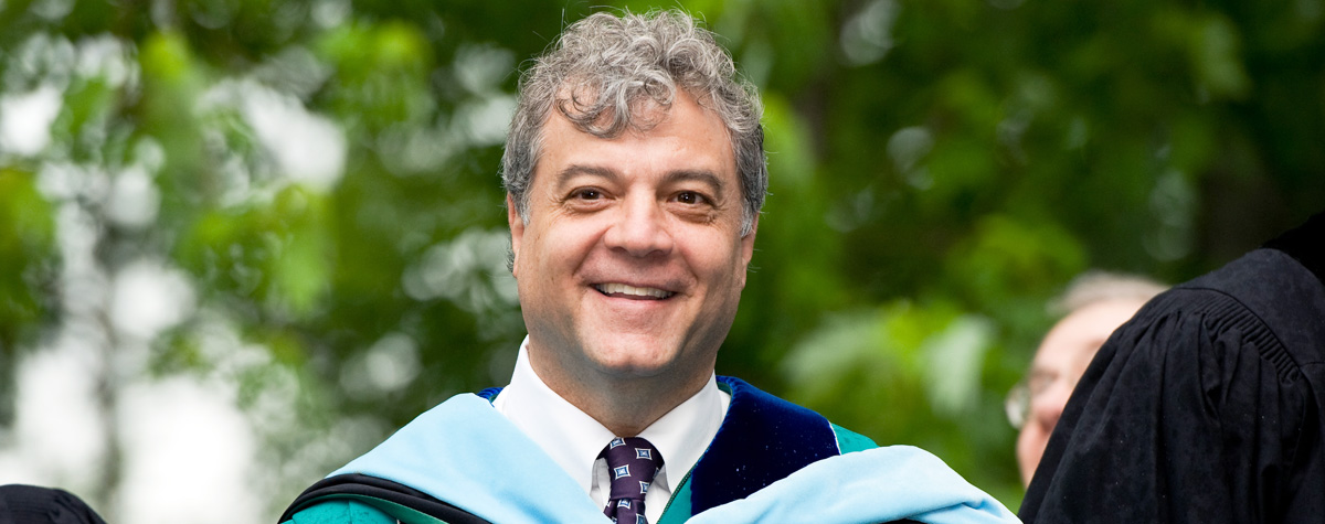 皇冠app president Mark Scheinberg at a Commencement ceremony