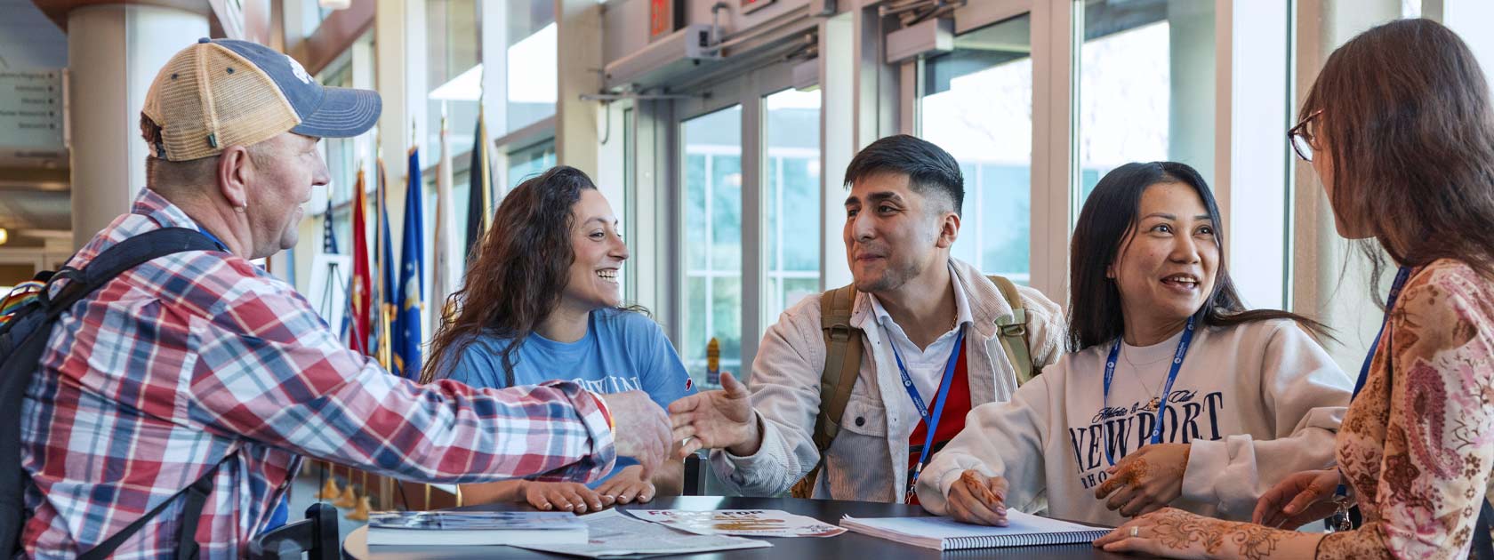 经济援助和奖学金机会仍然可用。