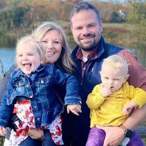 Headshot of 冬青DeVylder