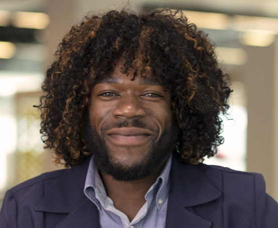 Headshot of 德维恩在考虑